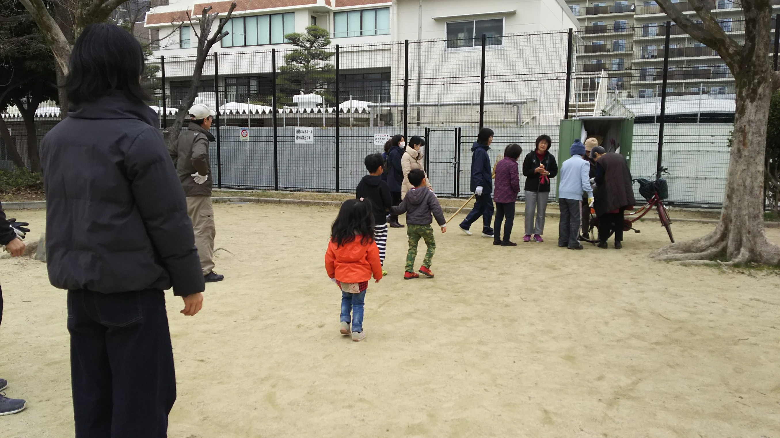 ばんこが行く 主基公園掃除 今は楽な季節です